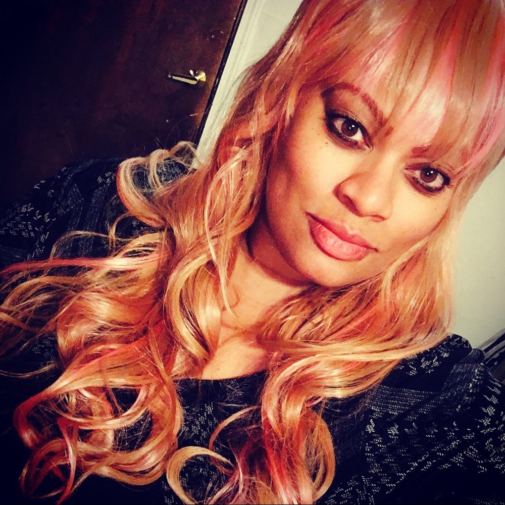 Rose Gold Wig - Picture 2 of 5